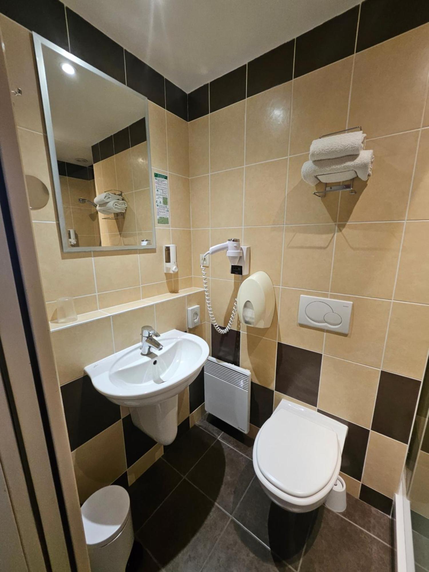 Hotel De Champagne Angers Bagian luar foto