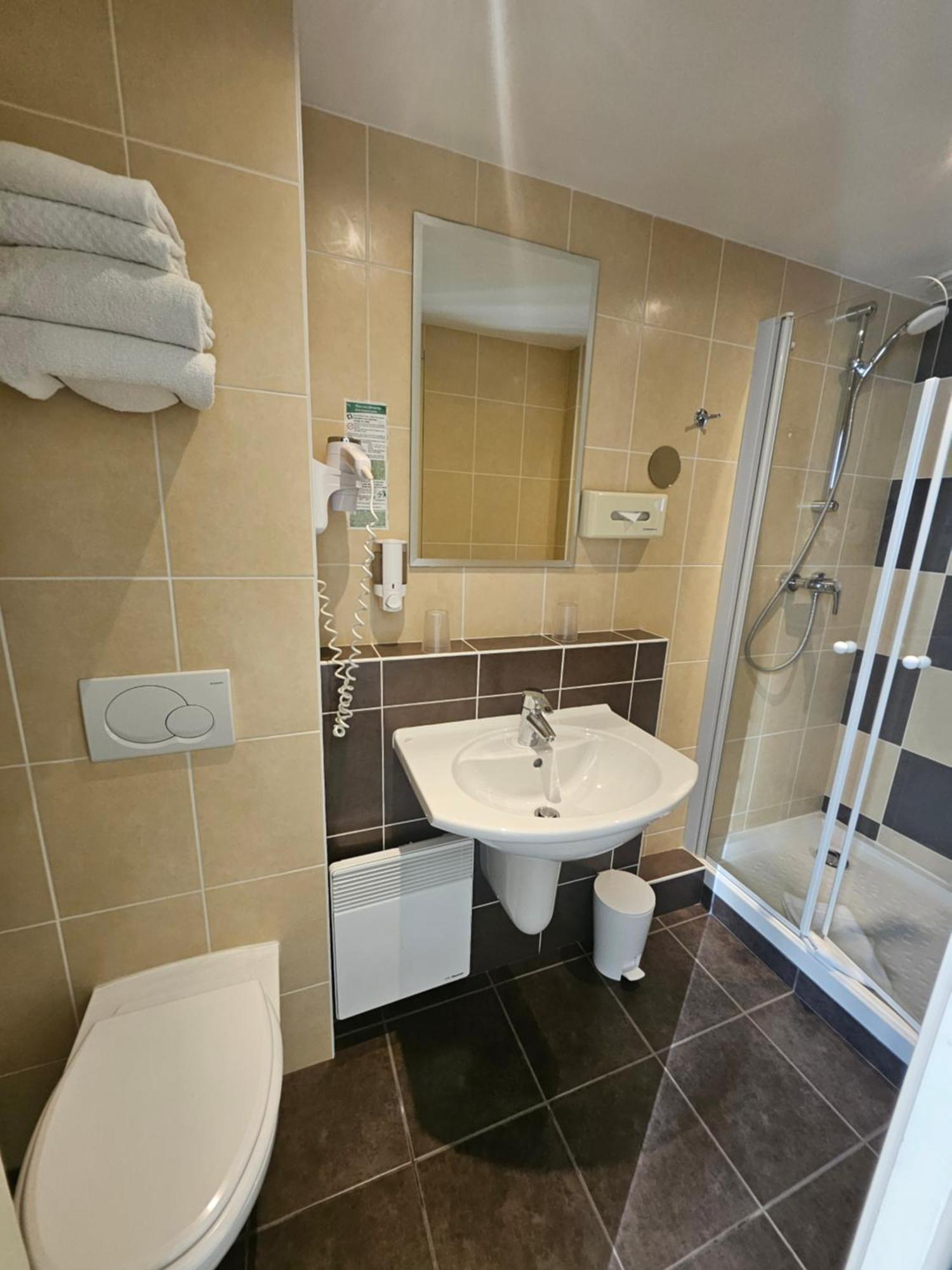 Hotel De Champagne Angers Bagian luar foto